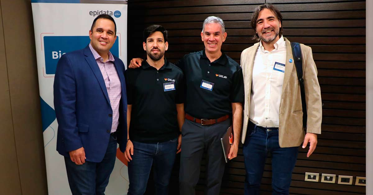 El equipo de GitLab presente en el evento junto a Adrin Anacleto, CEO de Epidata