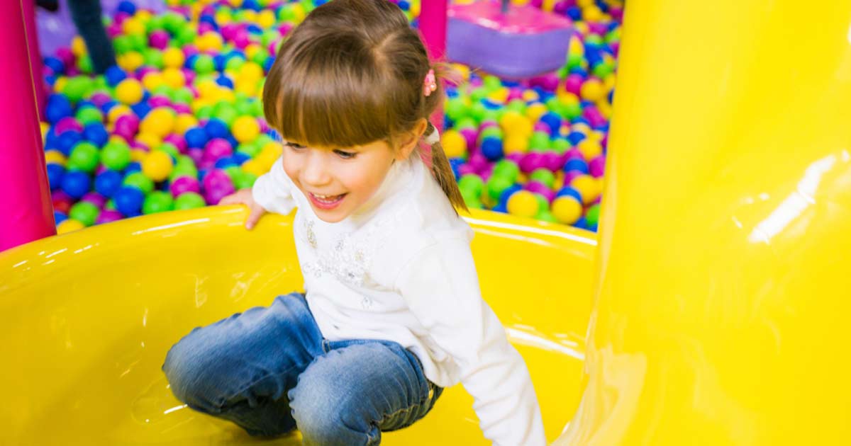 Cinco juegos al aire libre para hacer con tus hijos