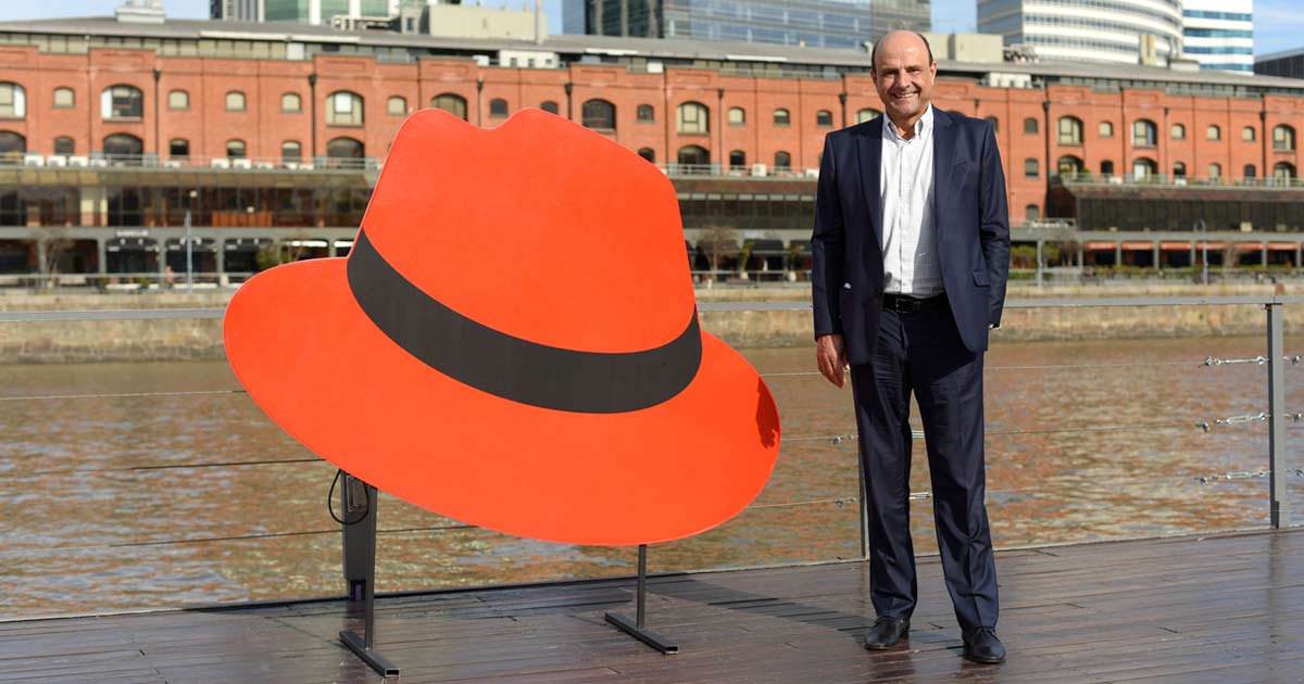 Paulo Bonucci, SVP & General Manager de Red Hat para Latinoamrica, en las afueras del evento en Puerto Madero, Buenos Aires.