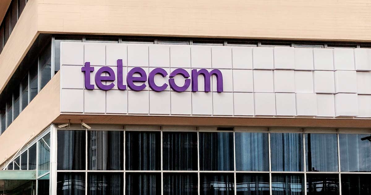 Logo Telecom en edificio